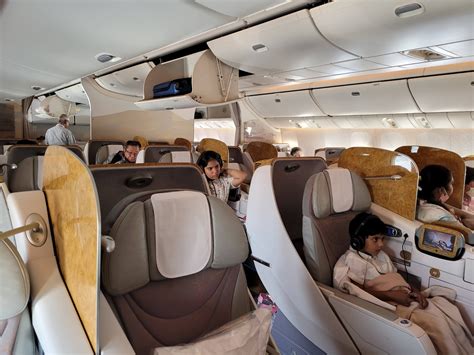 77w emirates